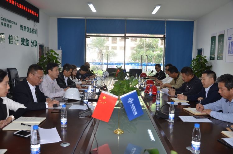 1579577396956968.jpg 高新发控公司领导赴工地宣讲党的十九届四中全会精神.jpg